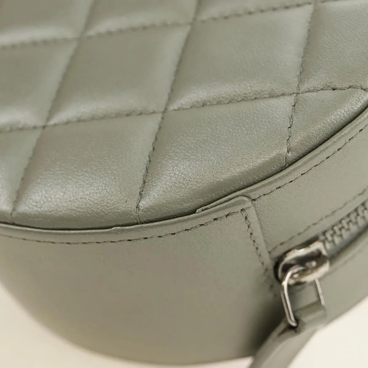 Chanel Round Clutch With Chain Sequins Gray Leather Clutche & Pouche Bag (Pre-Owned)
