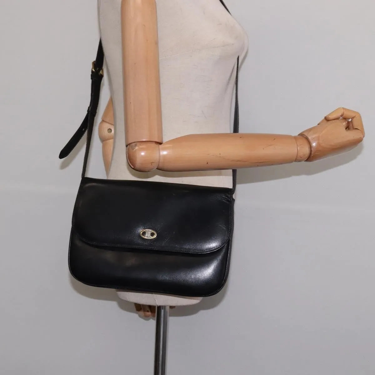 Celine Vintage Leather Black Leather Shoulder Bag Bag (Pre-Owned)