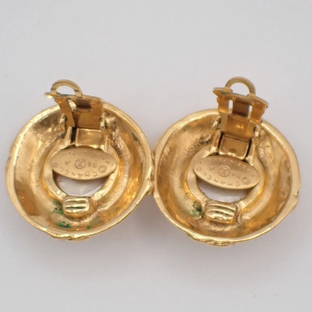 Chanel Vintage Round Clip-On Metal With Faux Pearl Gold Gold_Plated Earrings Jewelry (Pre-Owned)