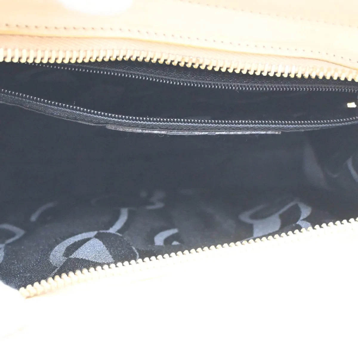 Salvatore Ferragamo Vara Leather Beige Leather Shoulder Bag Bag (Pre-Owned)