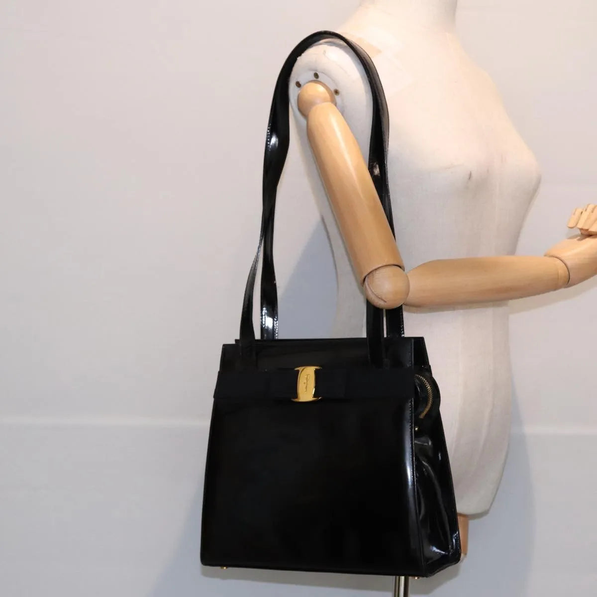 Salvatore Ferragamo Vara Patent Leather Black Patent_Leather Shoulder Bag Bag (Pre-Owned)