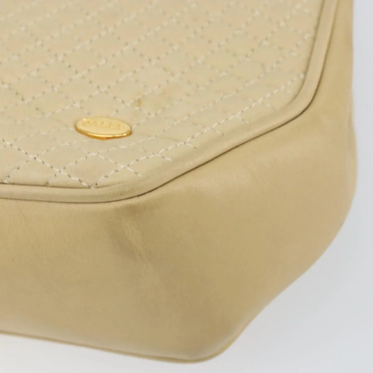 Bally Vintage Chain Quilted Leather Beige Leather Shoulder Bag Bag (Pre-Owned)