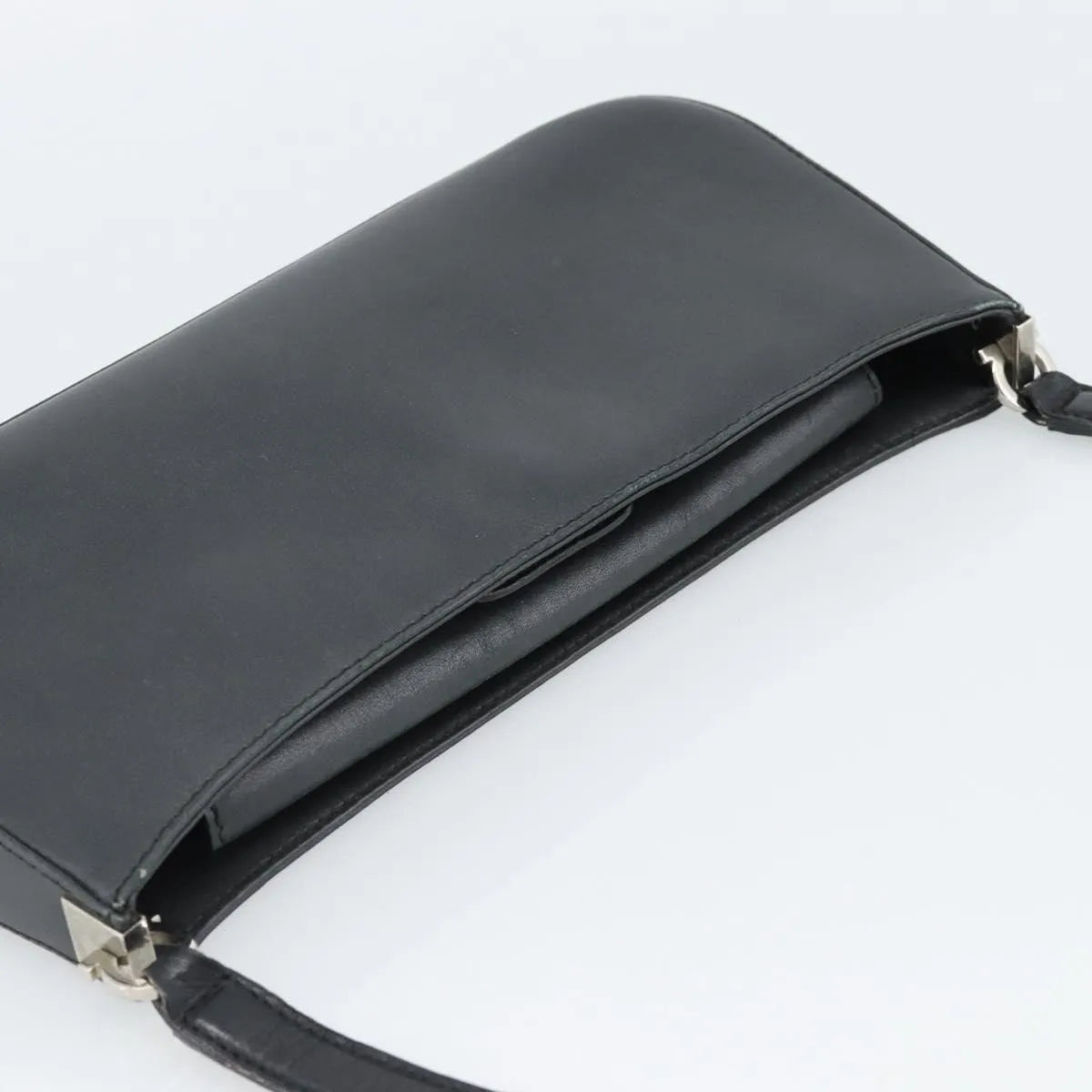 Salvatore Ferragamo Gancini Leather Black Leather Shoulder Bag Bag (Pre-Owned)
