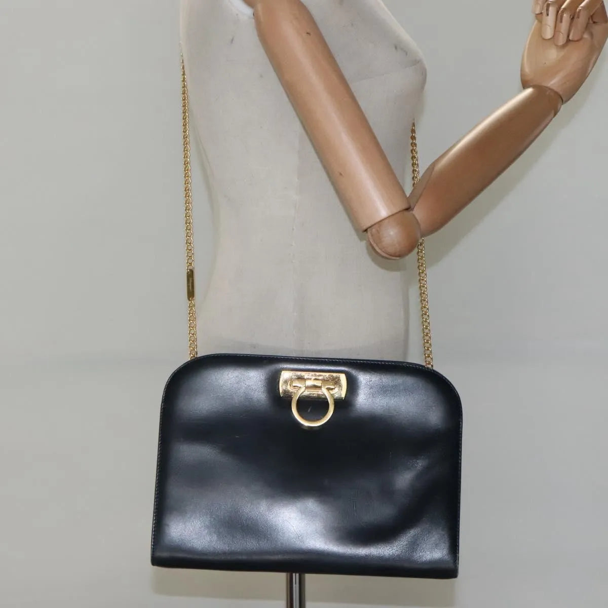 Salvatore Ferragamo Vintage Gancini Chain Leather Navy Leather Shoulder Bag Bag (Pre-Owned)