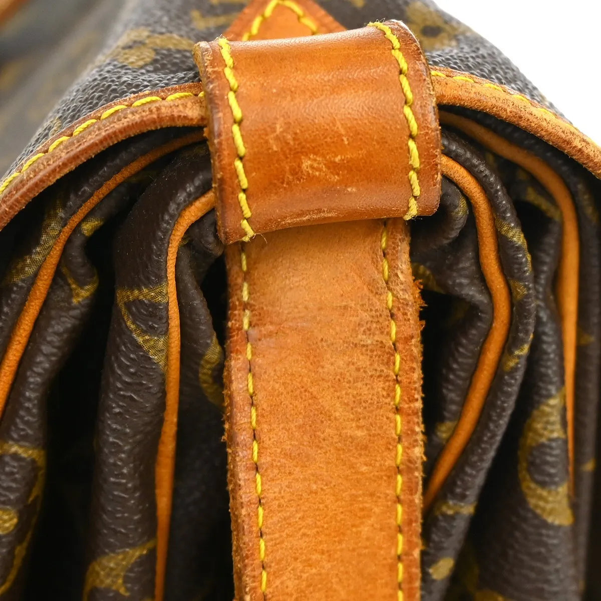 Louis Vuitton Saumur Monogram Brown Canvas Shoulder Bag Bag (Pre-Owned)