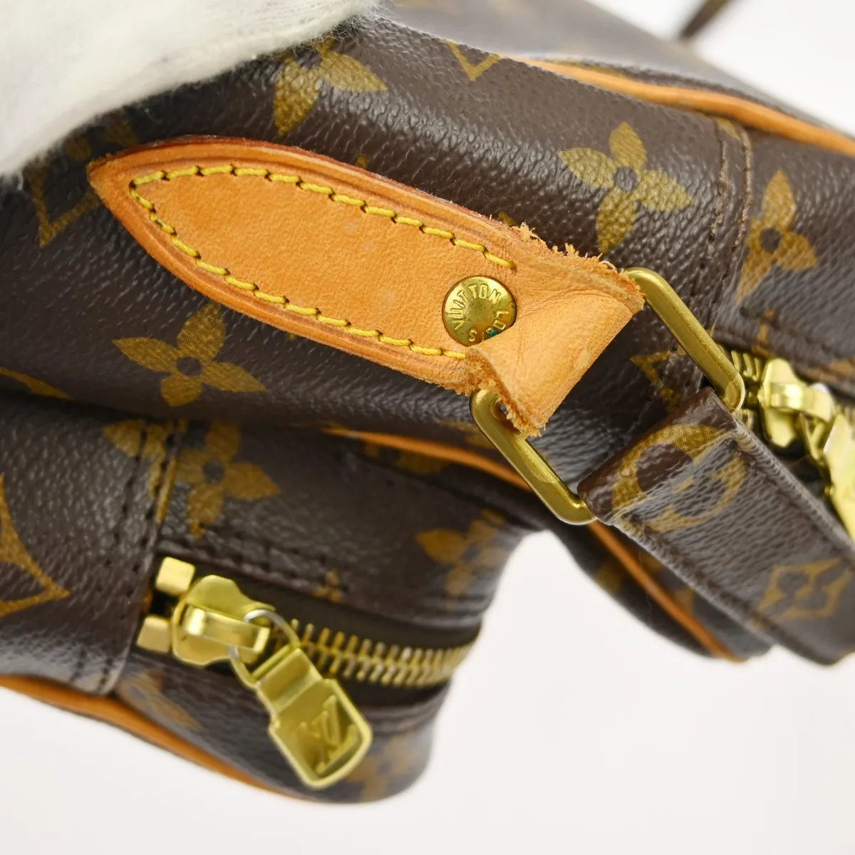 Louis Vuitton Nil Messenger Monogram Canvas Brown Canvas Shoulder Bag Bag (Pre-Owned)