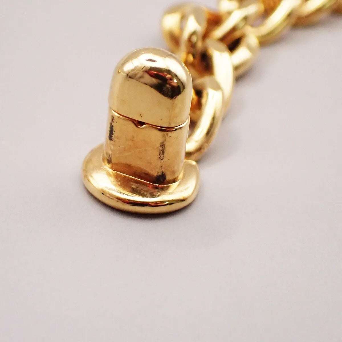 Chanel Vintage Turnlock Reissue Chain Metal Gold Gold_Plated Jewelry (Pre-Owned)