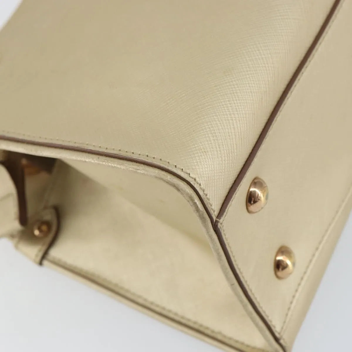 Salvatore Ferragamo Gancini Leather Gold Leather Shoulder Bag Bag (Pre-Owned)