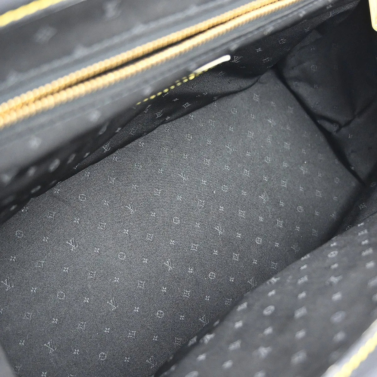 Louis Vuitton Suhali L'ingenieux Leather Black Leather Handbag (Pre-Owned)