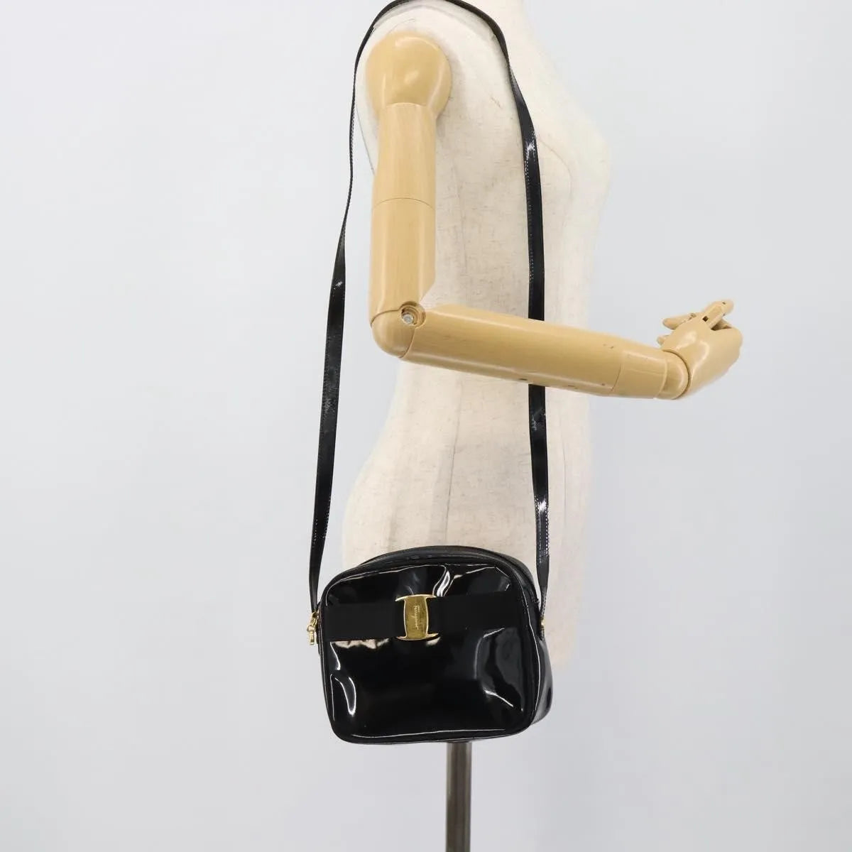 Salvatore Ferragamo Vala Patent Leather Black Patent_Leather Shoulder Bag Bag (Pre-Owned)