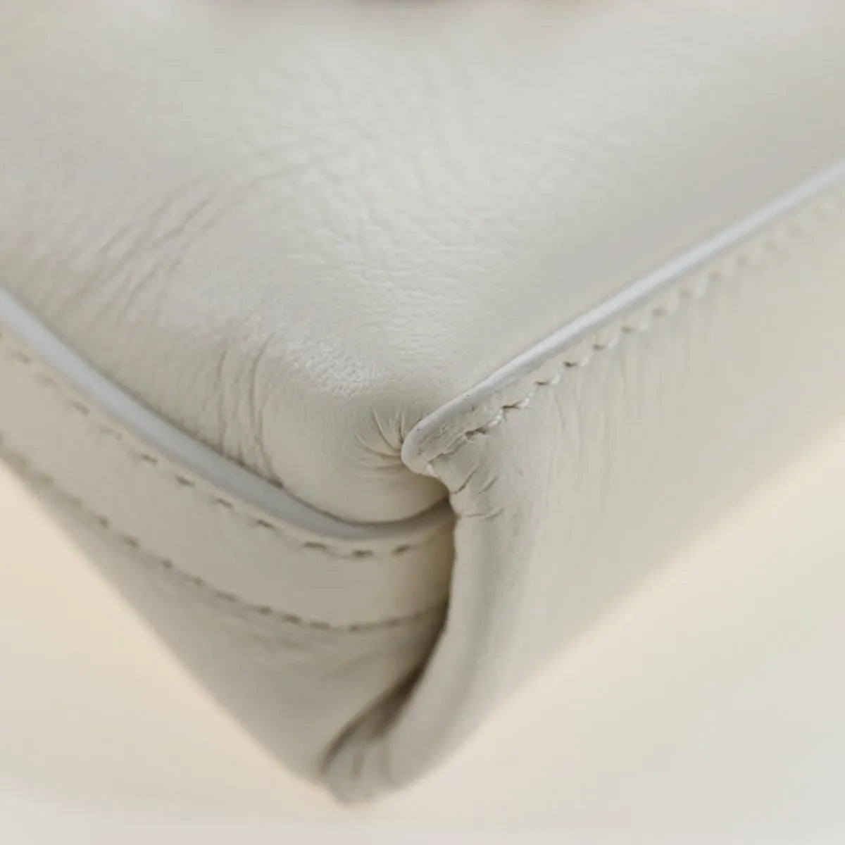 Givenchy Voyou Leather White Leather Shoulder Bag Bag (Pre-Owned)