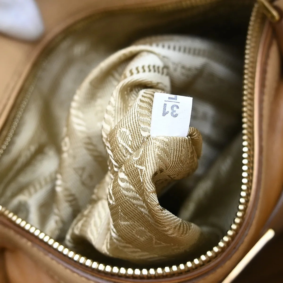 Prada Shopping Tote Cervo Leather Beige Leather Handbag (Pre-Owned)