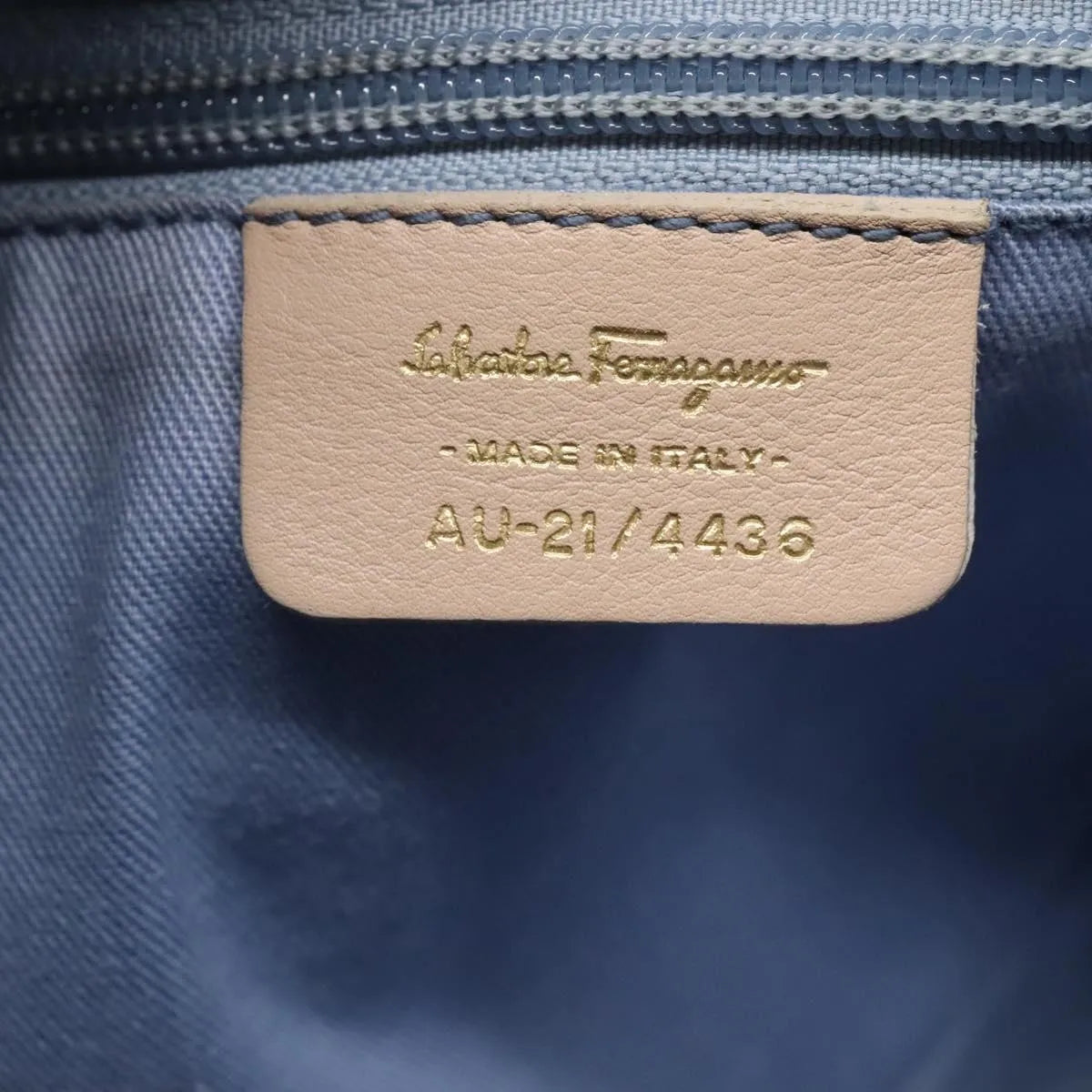 Salvatore Ferragamo Gancini Leather Gray Leather Shoulder Bag Bag (Pre-Owned)