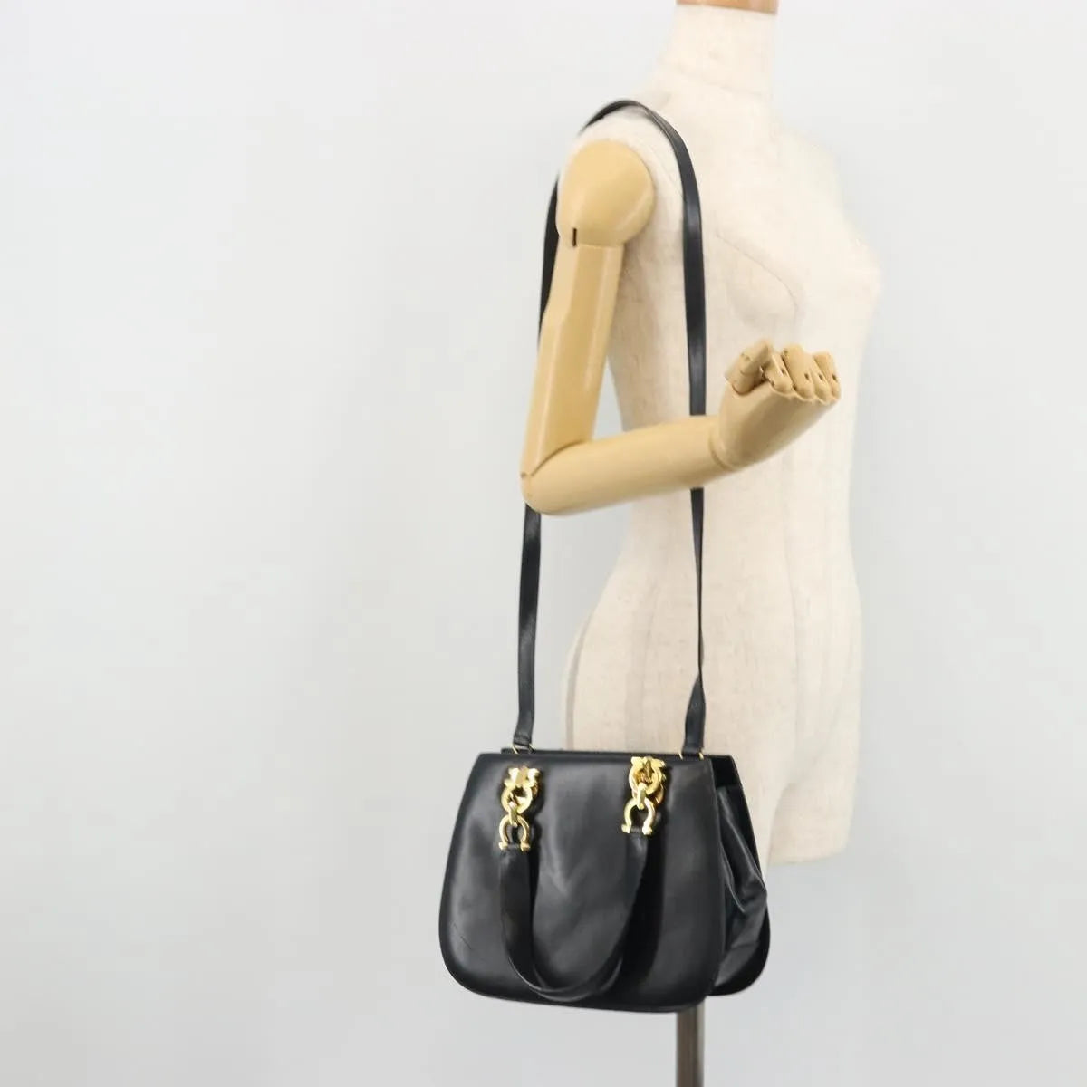 Salvatore Ferragamo Gancini Leather Navy Leather Handbag (Pre-Owned)