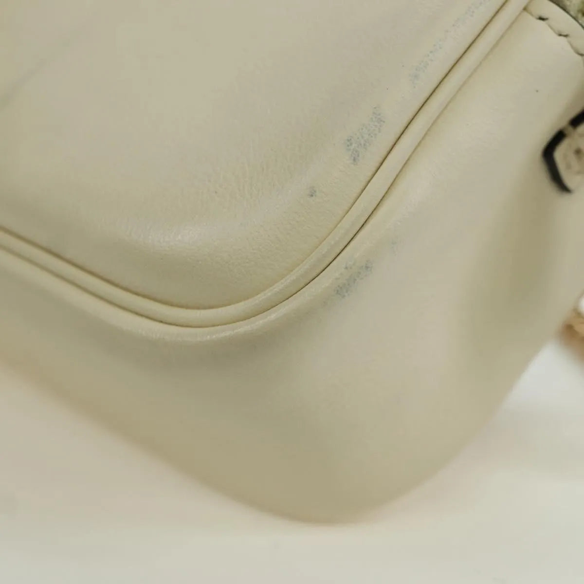 Fendi Easy 2 Baguette Leather Beige Leather Crossbody Bag Bag (Pre-Owned)