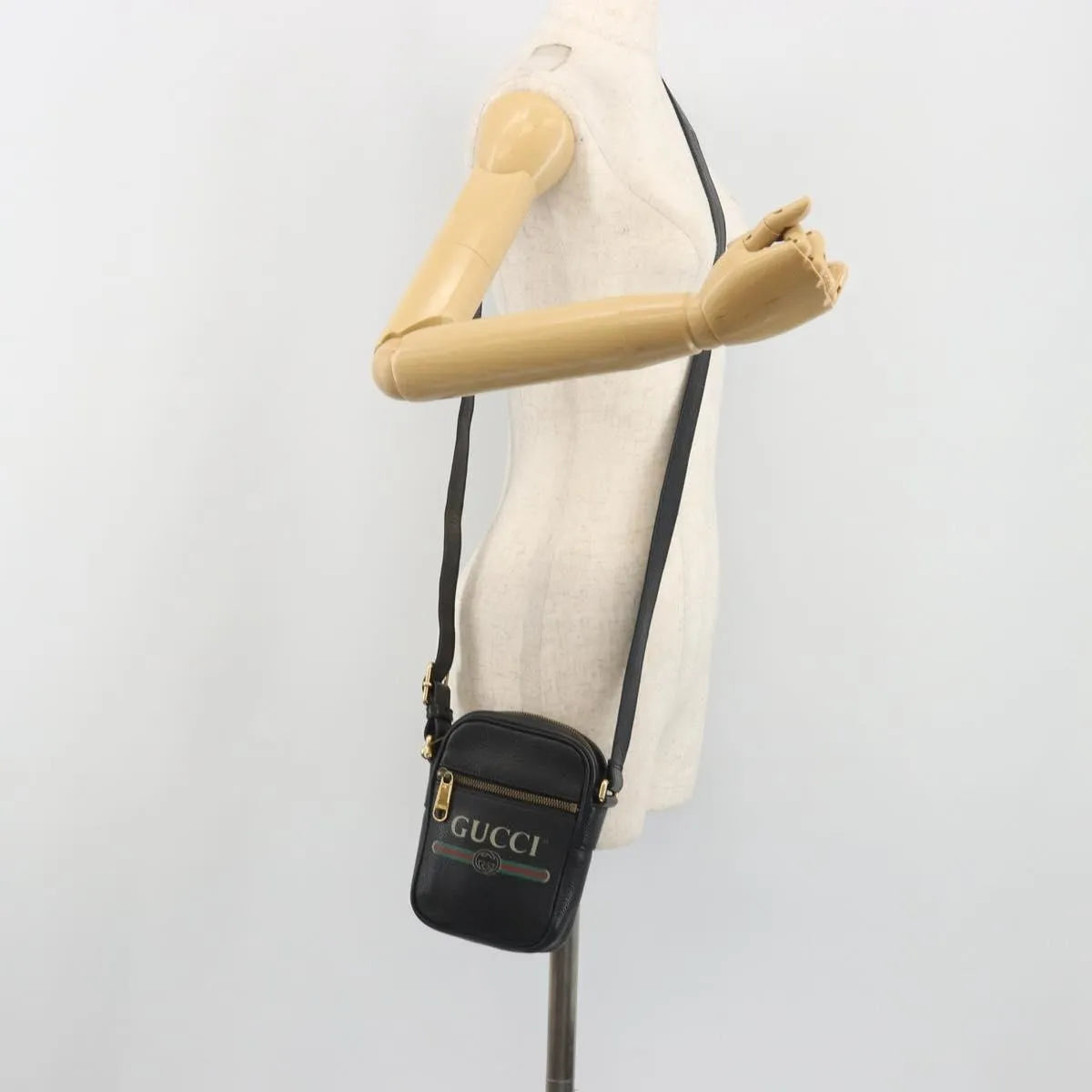 Gucci Logo Zip Messenger Printed Leather Black Leather Clutche & Pouche Bag (Pre-Owned)