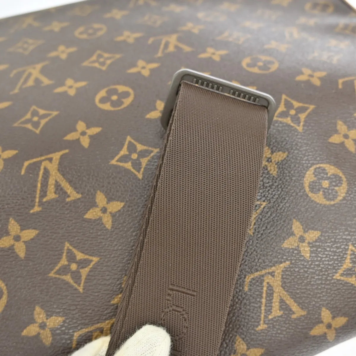 Louis Vuitton Abbesses Messenger Monogram Canvas Brown Canvas Shoulder Bag Bag (Pre-Owned)