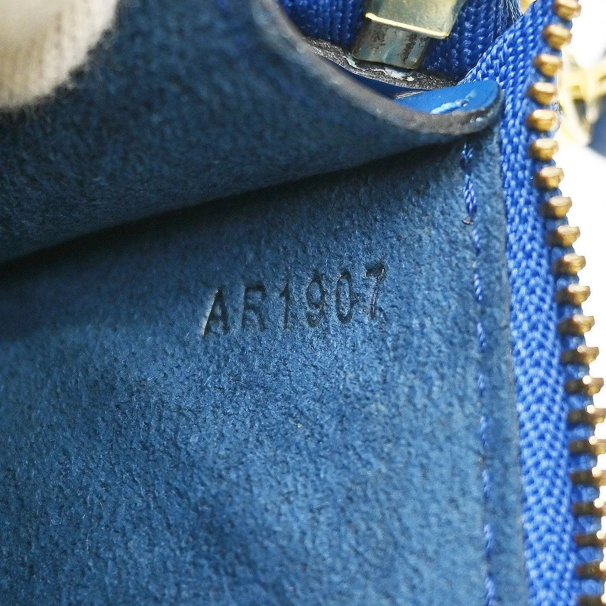 Louis Vuitton Pochette Accessoires Epi Leather Blue Leather Clutche & Pouche Bag (Pre-Owned)