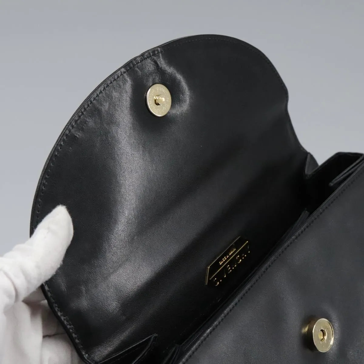 Givenchy Vintage Leather Black Leather Handbag (Pre-Owned)