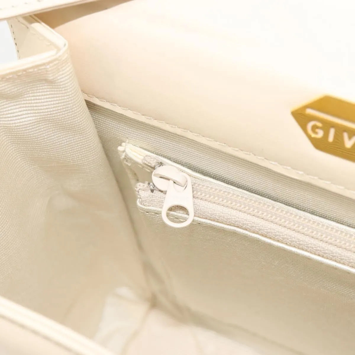 Givenchy Vintage Leather Beige Leather Handbag (Pre-Owned)