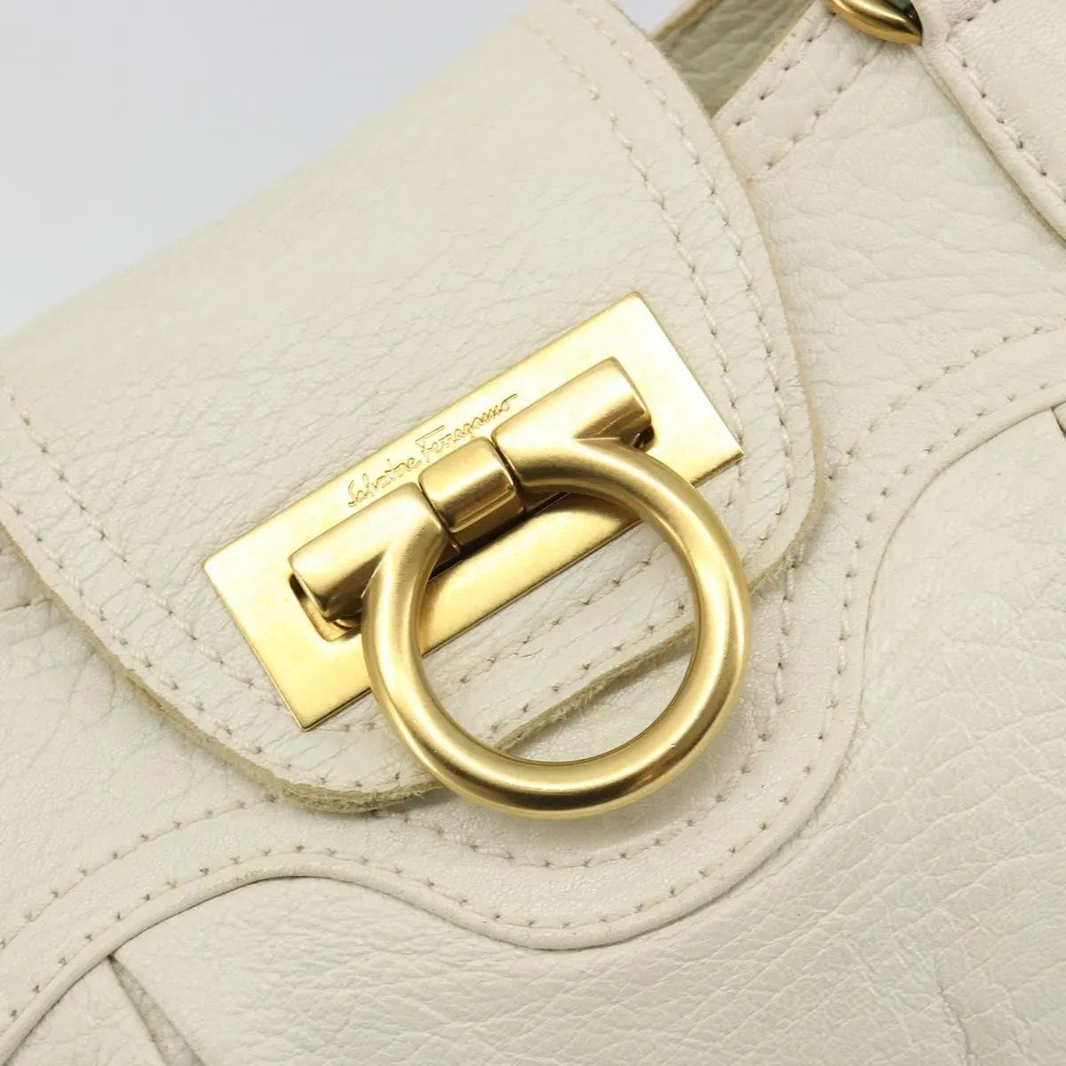 Salvatore Ferragamo Gancini Leather White Leather Handbag (Pre-Owned)