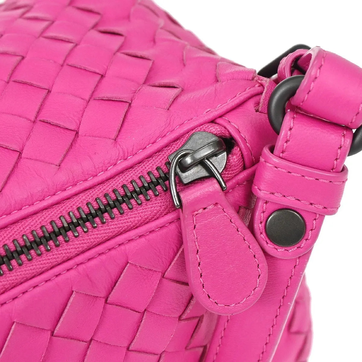 Bottega Veneta Intrecciato Leather Pink Leather Handbag (Pre-Owned)