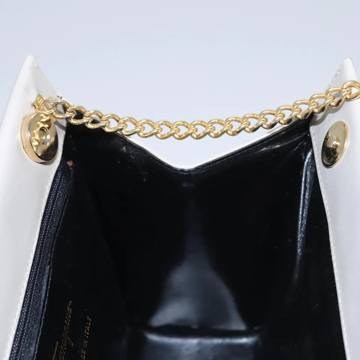 Salvatore Ferragamo Vintage Chain Leather Beige Leather Shoulder Bag Bag (Pre-Owned)
