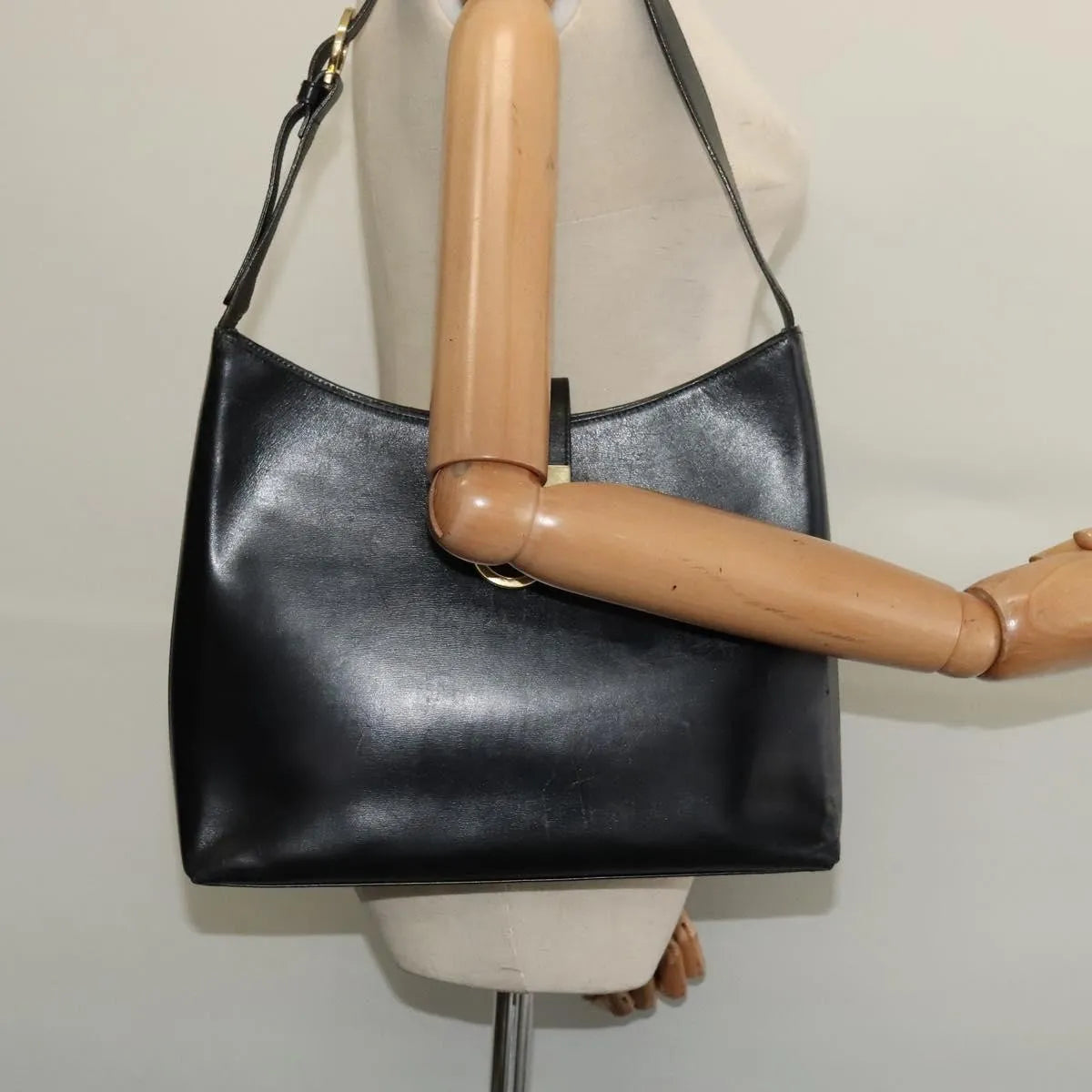 Salvatore Ferragamo Gancio Flap Hobo Leather Black Leather Shoulder Bag Bag (Pre-Owned)