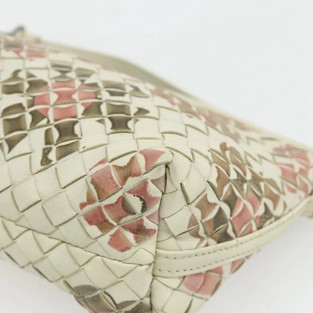 Bottega Veneta Intrecciato Clutch Leather White Leather Clutche & Pouche Bag (Pre-Owned)
