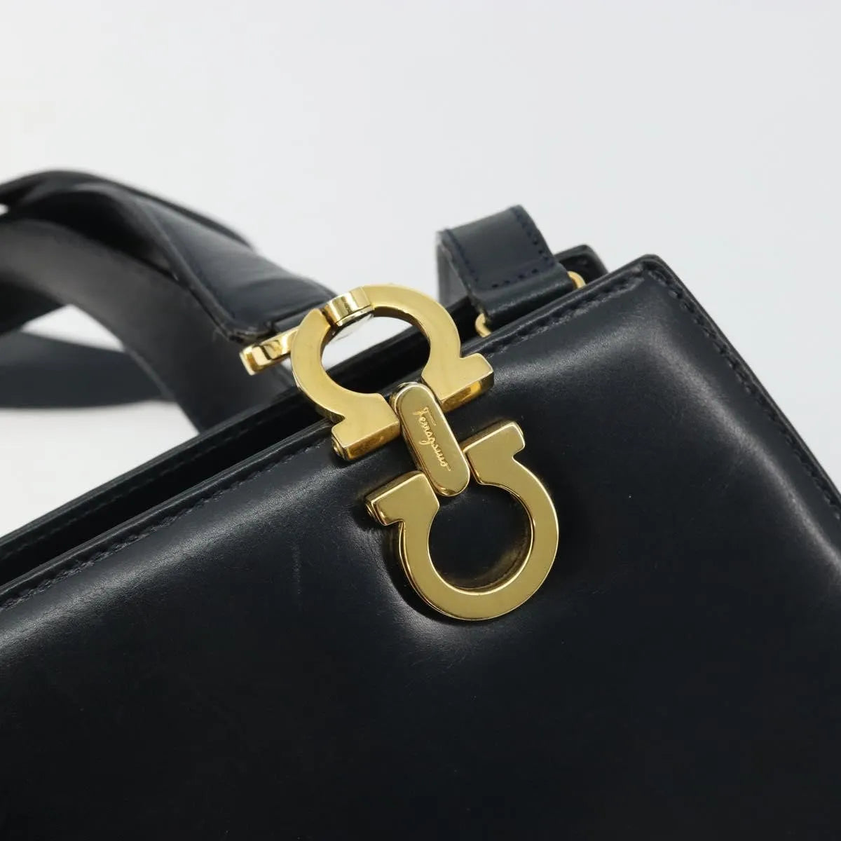 Salvatore Ferragamo Gancini Leather Navy Leather Handbag (Pre-Owned)