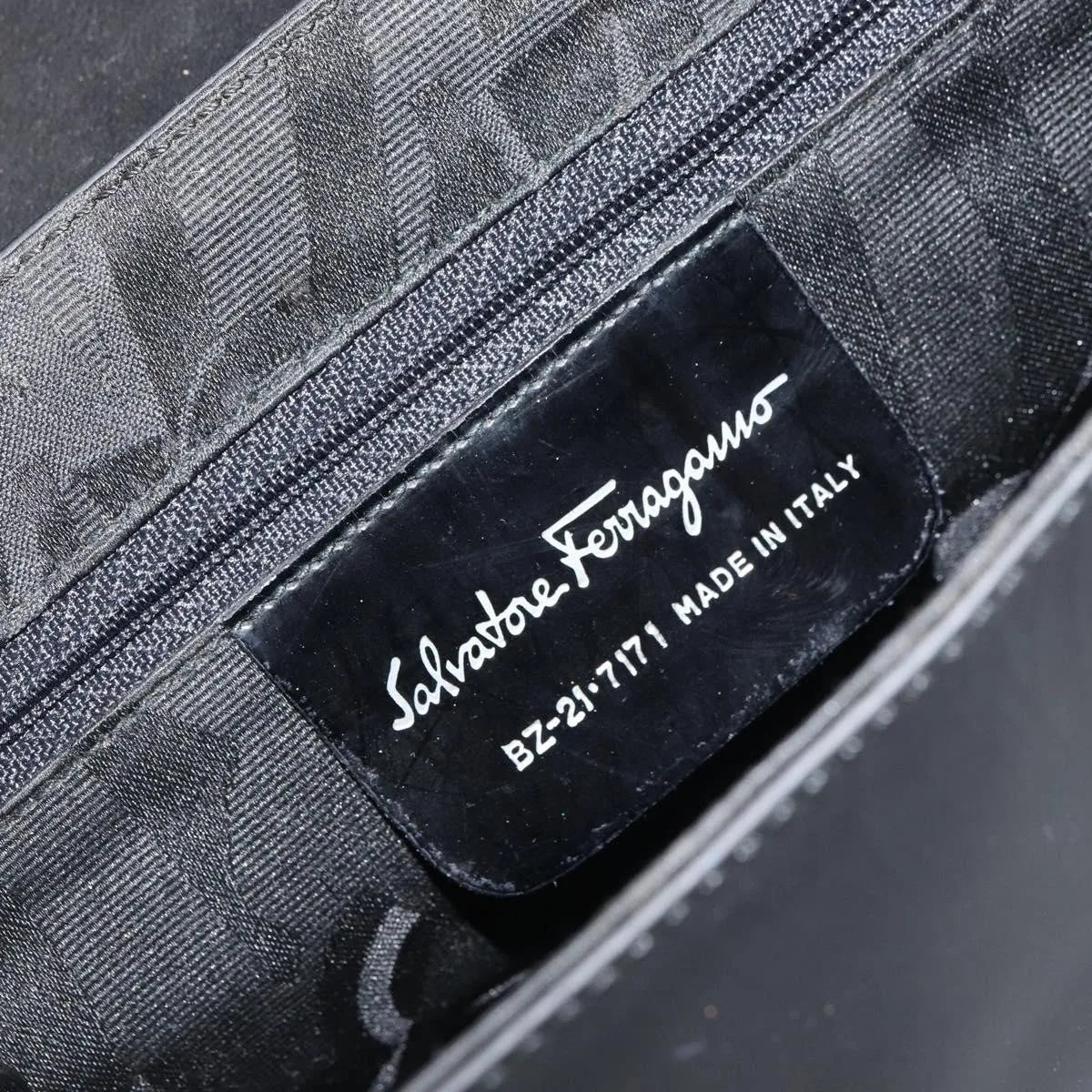Salvatore Ferragamo Vala Leather Black Patent_Leather Shoulder Bag Bag (Pre-Owned)