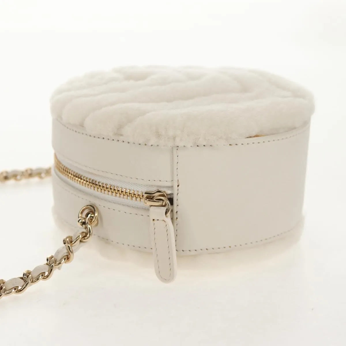 Chanel Round Clutch With Chain Chevron Shearling White Faux_Fur Clutche & Pouche Bag (Pre-Owned)