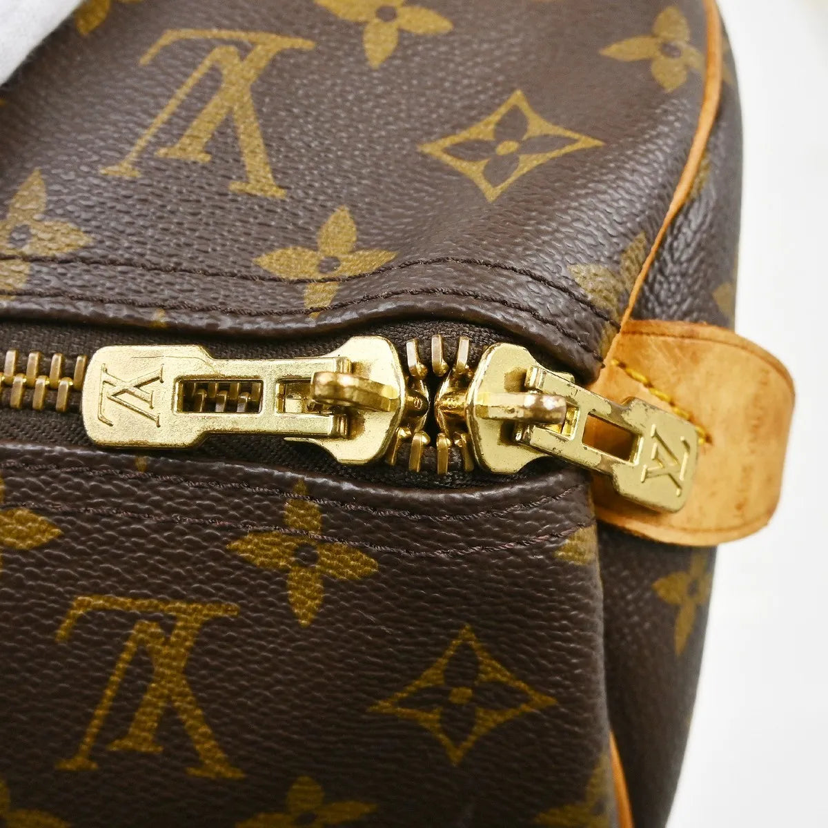Louis Vuitton Keepall Monogram Canvas Brown Canvas Travel Bag Bag (Pre-Owned)
