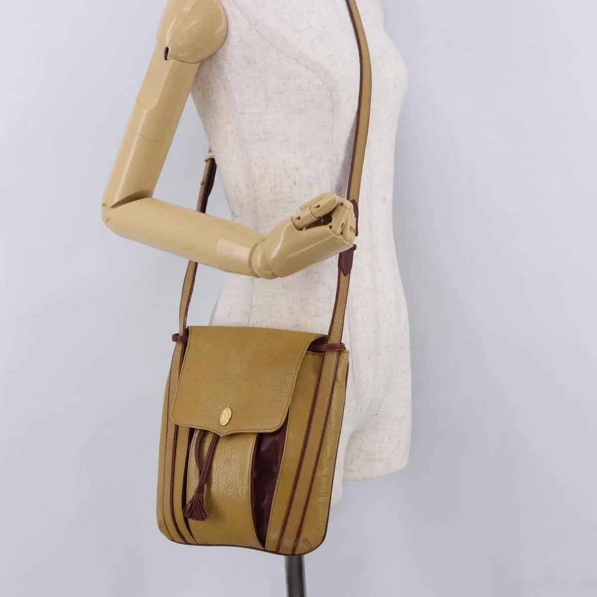 Cartier Tasseled Must De Cartier Leather Brown Leather Shoulder Bag Bag (Pre-Owned)