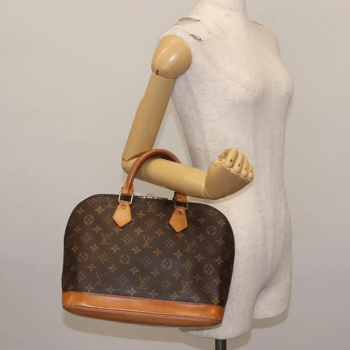 Louis Vuitton Alma Monogram Canvas Brown Canvas Handbag (Pre-Owned)