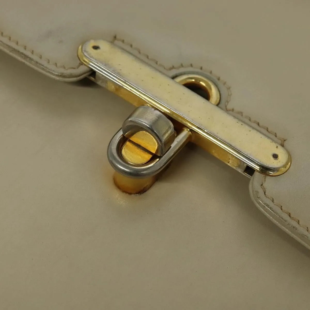 Gucci Vintage Flap Leather Beige Leather Shoulder Bag Bag (Pre-Owned)