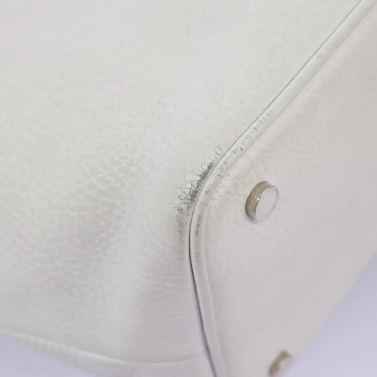 Burberry Vintage Leather White Leather Shoulder Bag Bag (Pre-Owned)