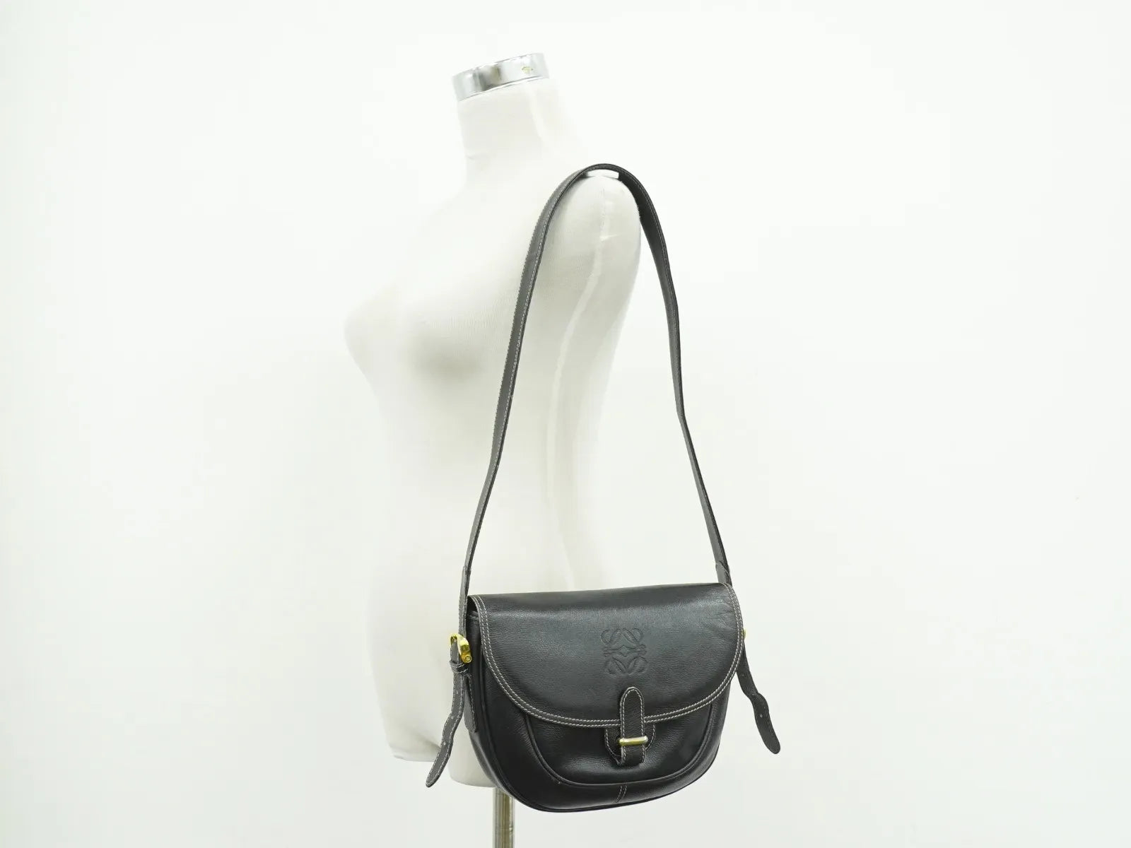 Loewe Anagram Leather Black Leather Shoulder Bag Bag (Pre-Owned)