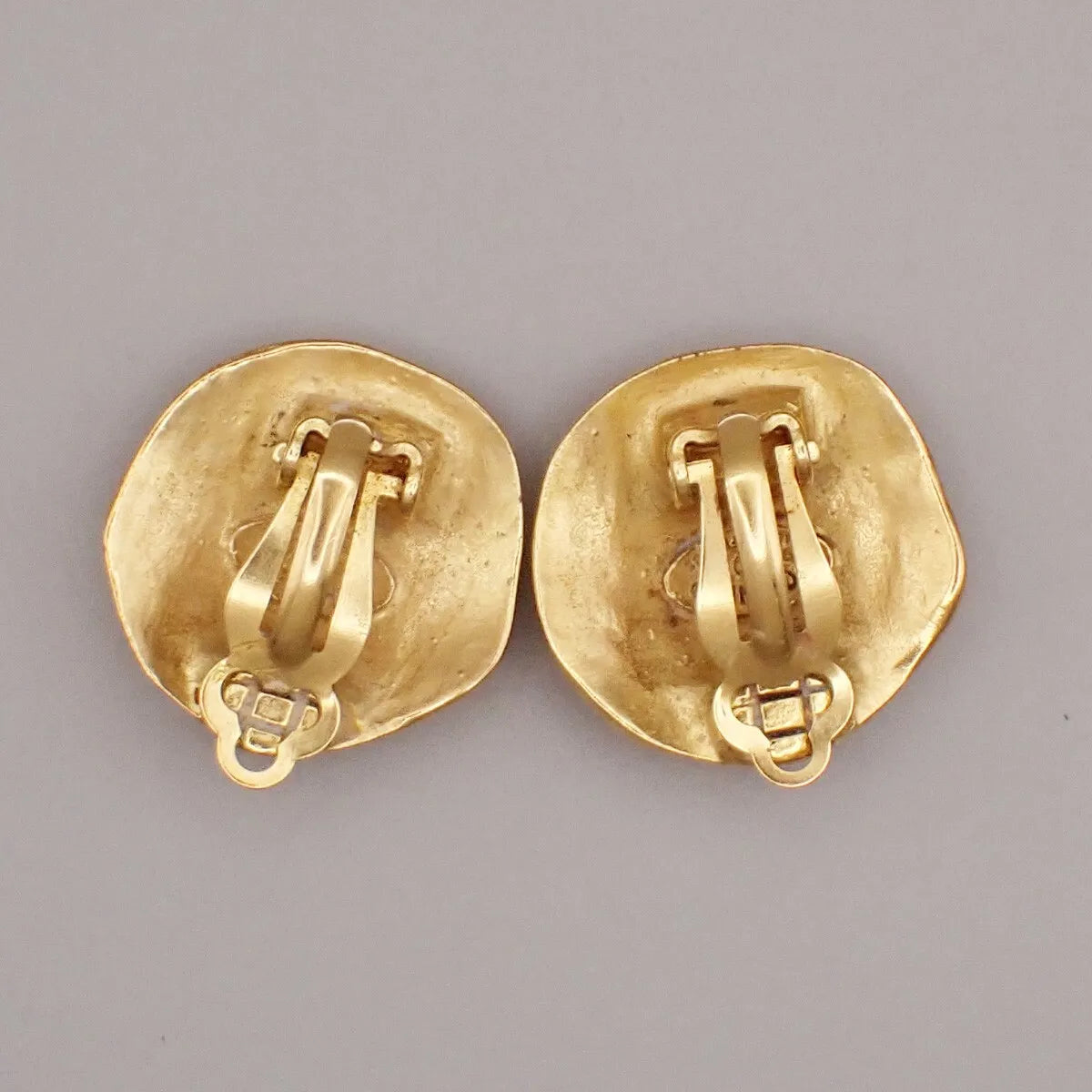 Chanel Vintage Cc Round Clip-On Metal Gold Gold_Plated Earrings Jewelry (Pre-Owned)