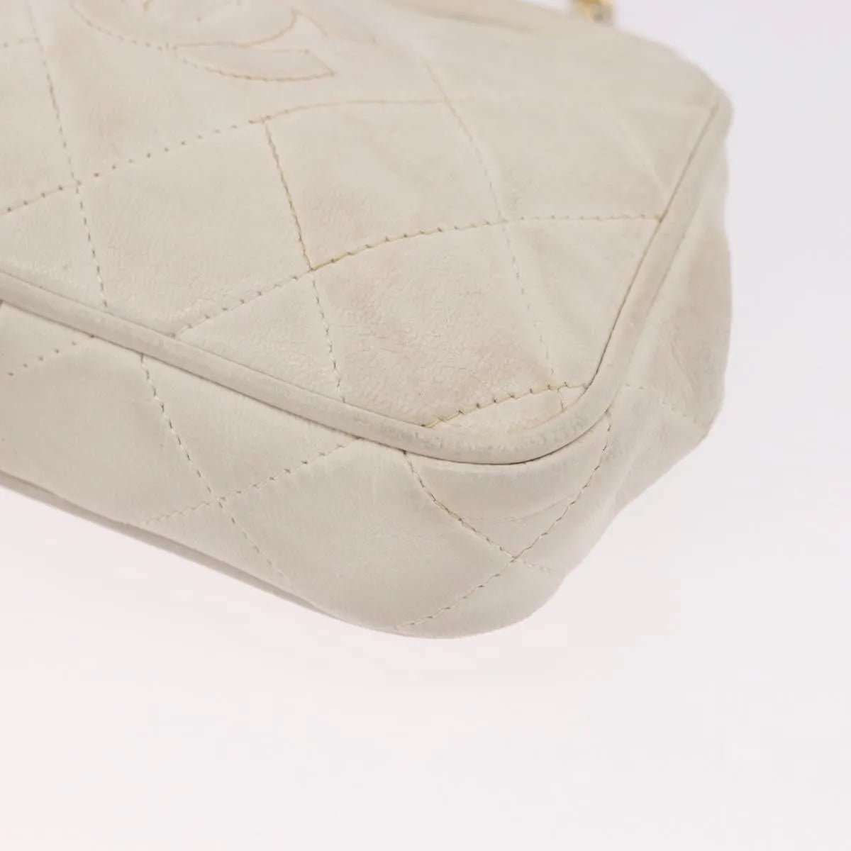 Chanel Vintage Diamond Cc Tassel Quilted Lambskin White Leather Shoulder Bag Bag (Pre-Owned)