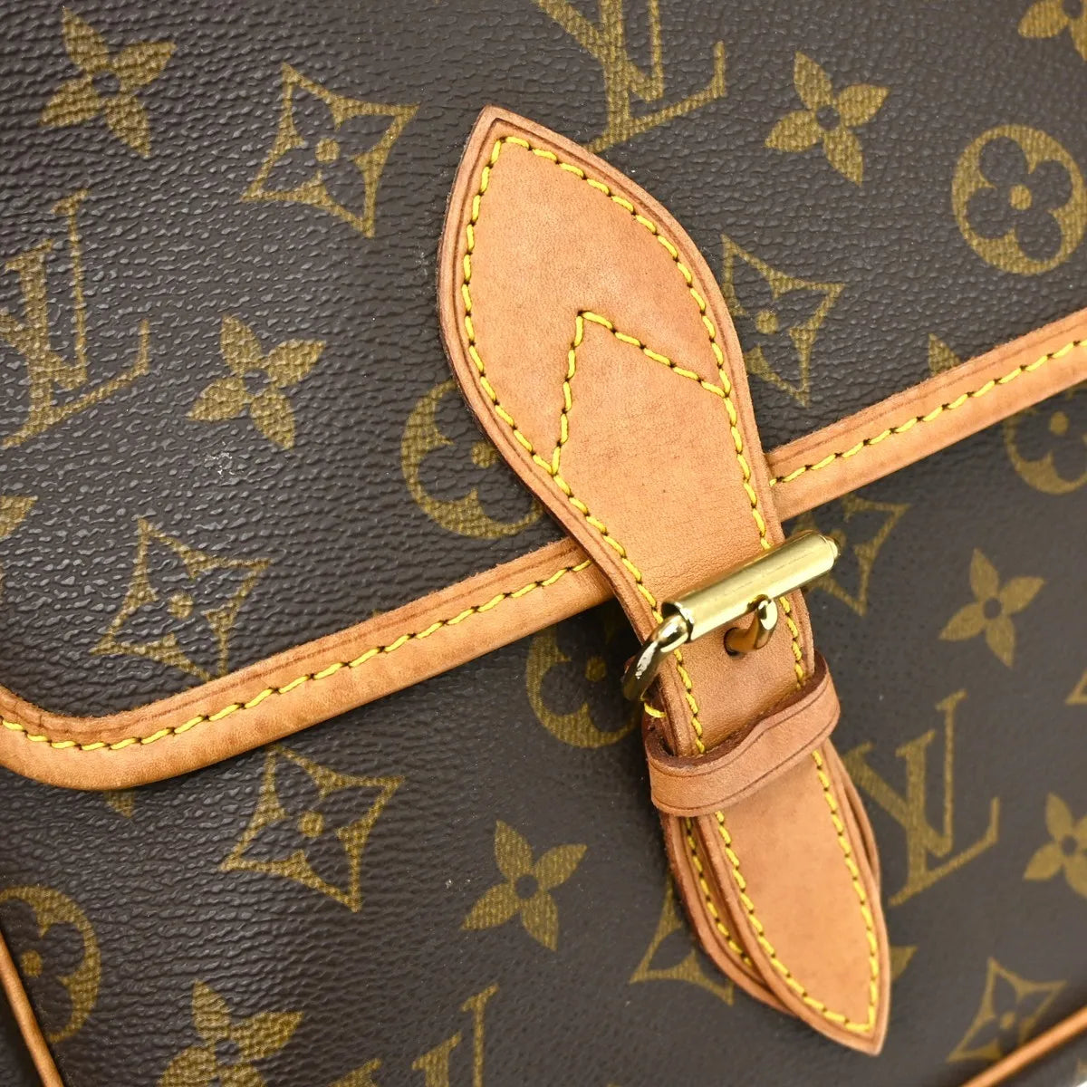 Louis Vuitton Sac Gibeciere Messenger Monogram Canvas Brown Canvas Shoulder Bag Bag (Pre-Owned)