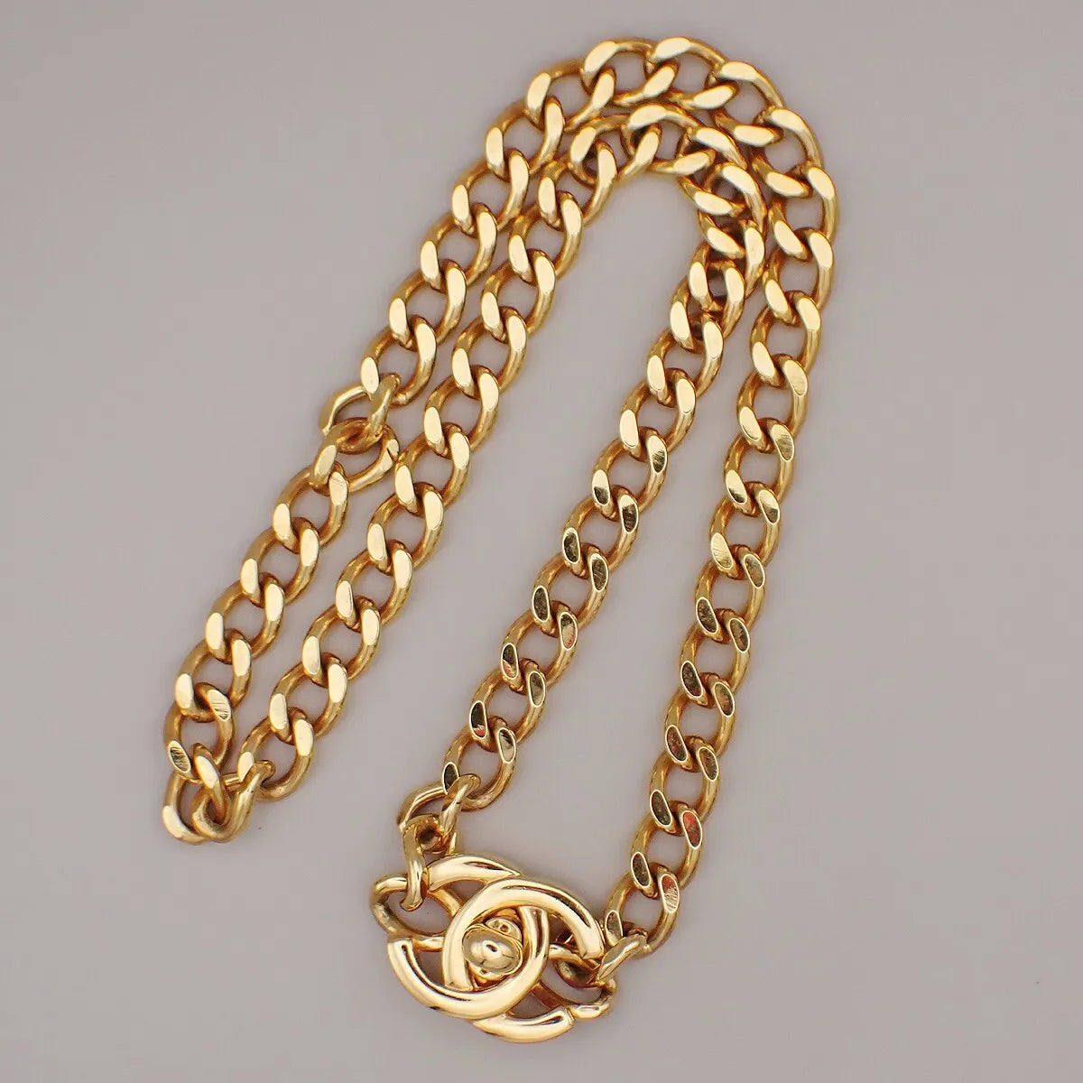 Chanel Vintage Turnlock Reissue Chain Metal Gold Gold_Plated Jewelry (Pre-Owned)