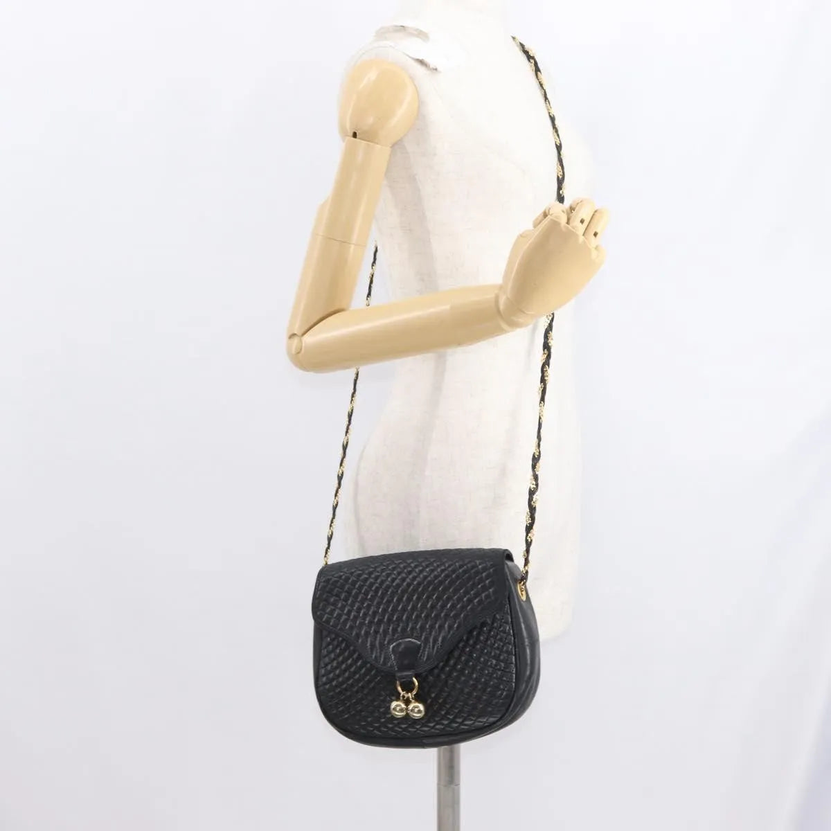 Bally Vintage Leather Black Leather Shoulder Bag Bag (Pre-Owned)