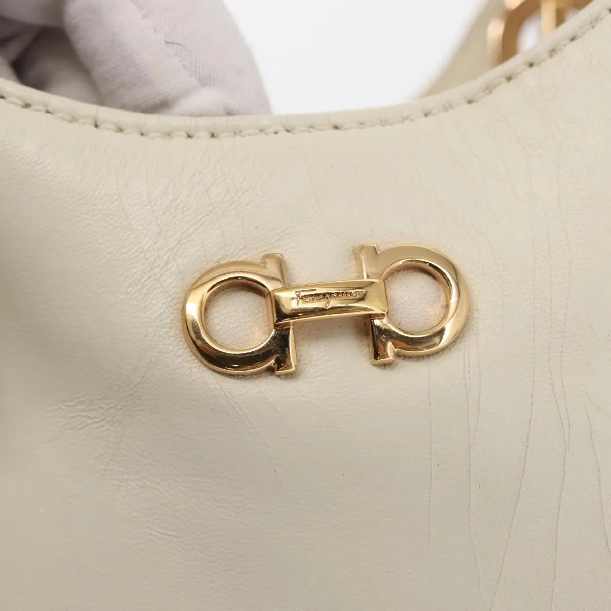 Salvatore Ferragamo Betulla Chain Tote Leather White Leather Handbag (Pre-Owned)