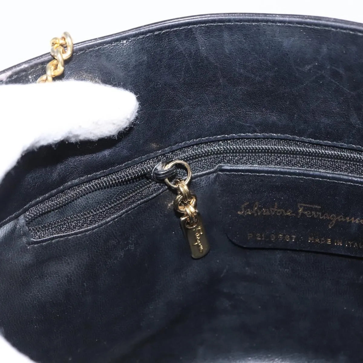 Salvatore Ferragamo Vintage Leather Black Leather Shoulder Bag Bag (Pre-Owned)