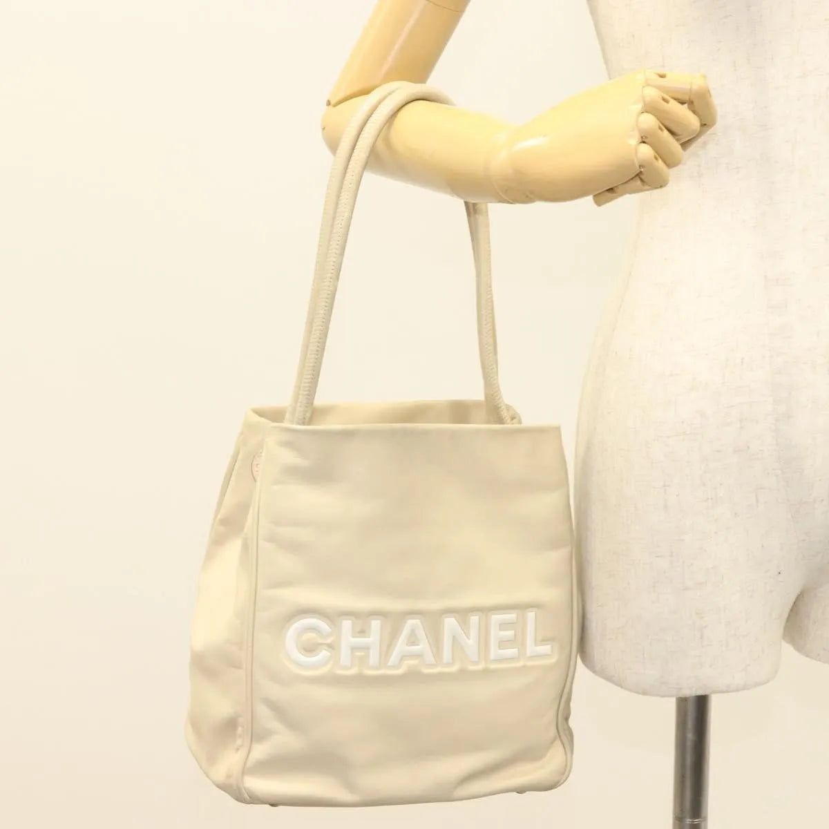 Chanel Camellia Tote Leather Beige Leather Tote Bag Bag (Pre-Owned)
