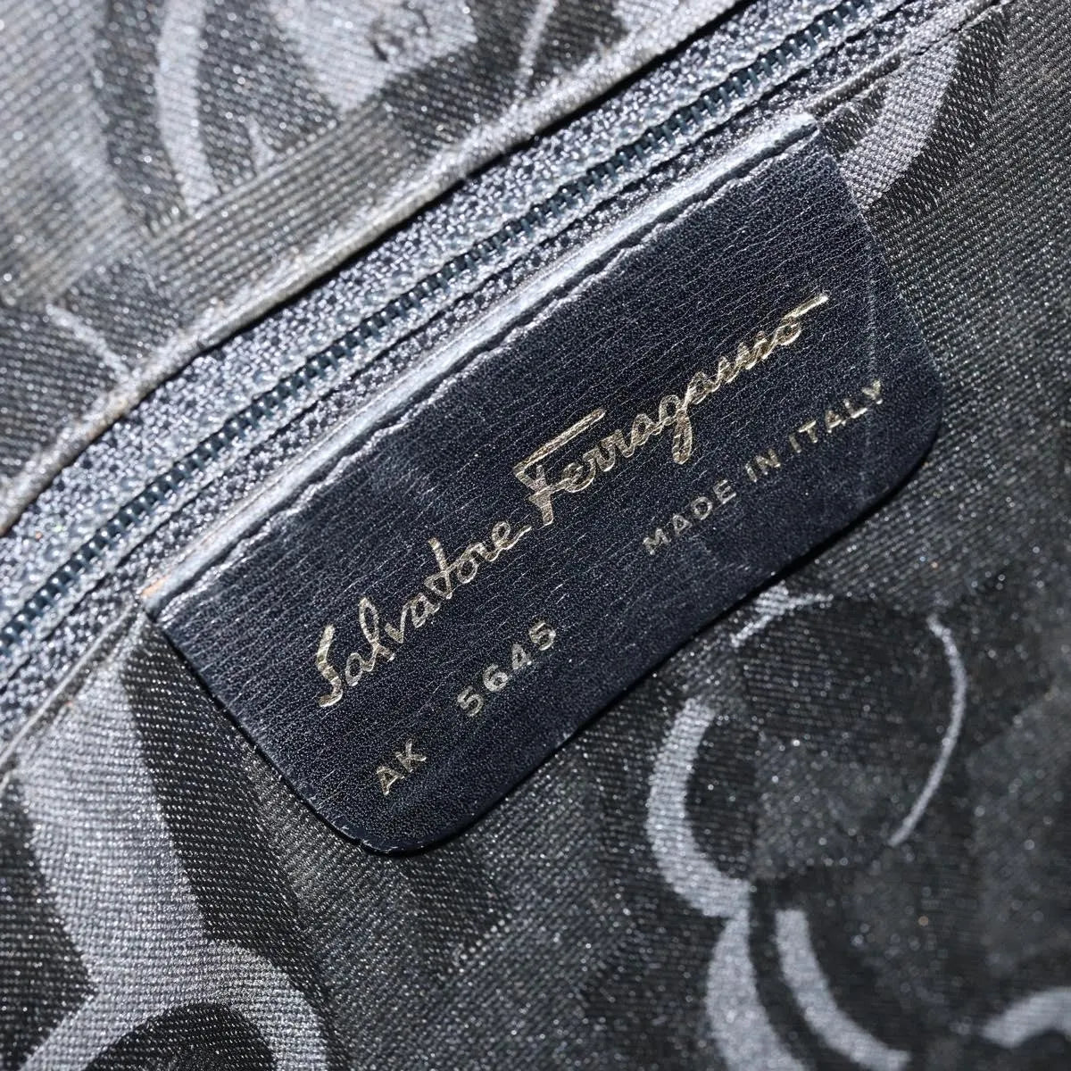 Salvatore Ferragamo Gancini Leather Black Leather Handbag (Pre-Owned)