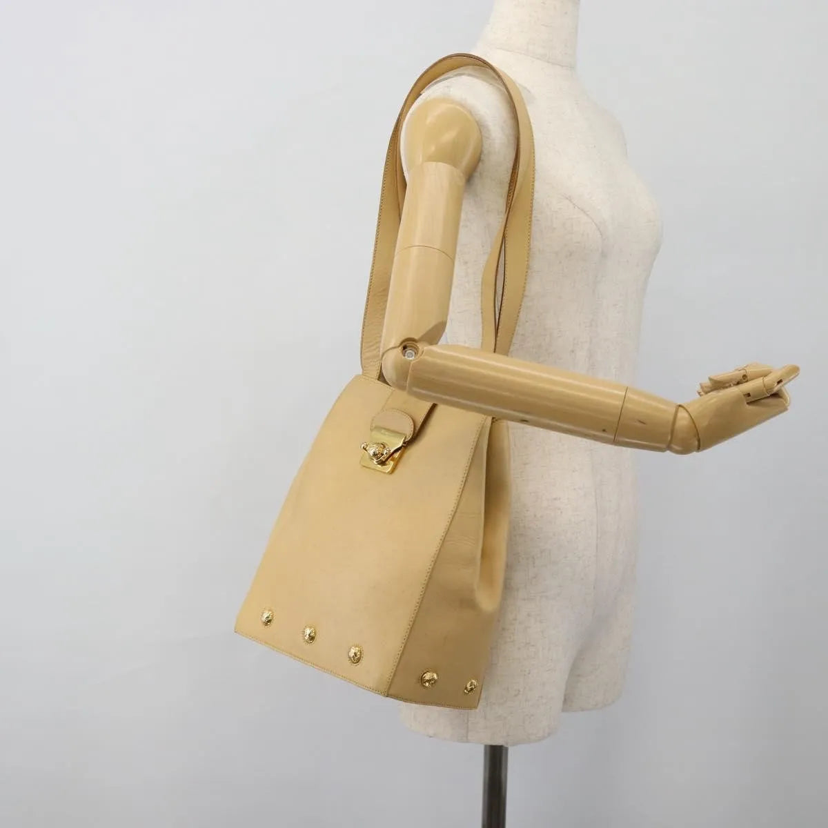 Salvatore Ferragamo Vintage Leather Beige Leather Shoulder Bag Bag (Pre-Owned)