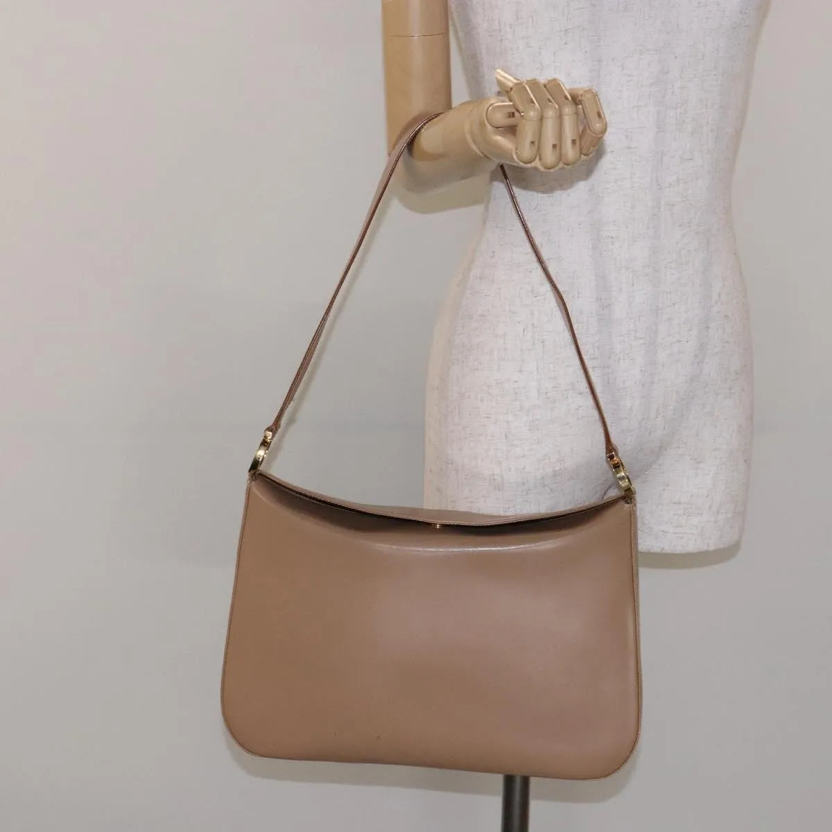 Salvatore Ferragamo Gancini Leather Beige Leather Shoulder Bag Bag (Pre-Owned)