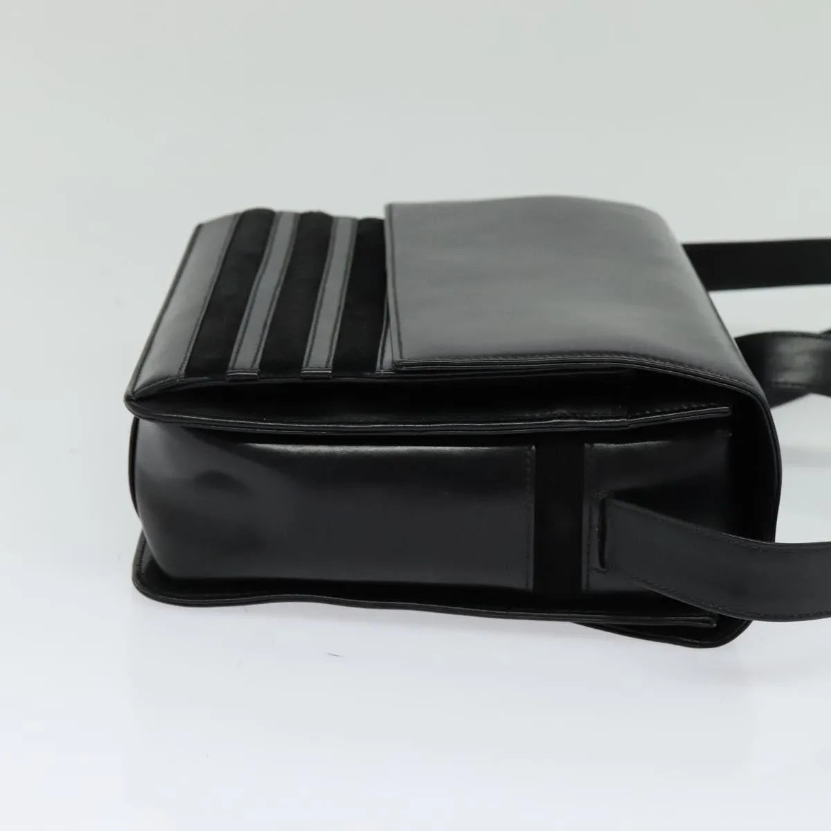Gucci Vintage Flat Messenger Nylon And Leather Black Leather Shoulder Bag Bag (Pre-Owned)